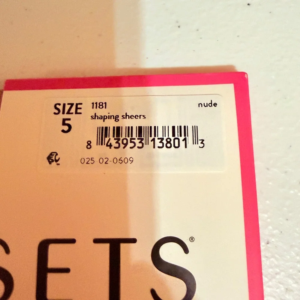 Assets by Spanx Shaping Sheers Women Size 5 Nude NEW 1181 Shaper Pantyhose